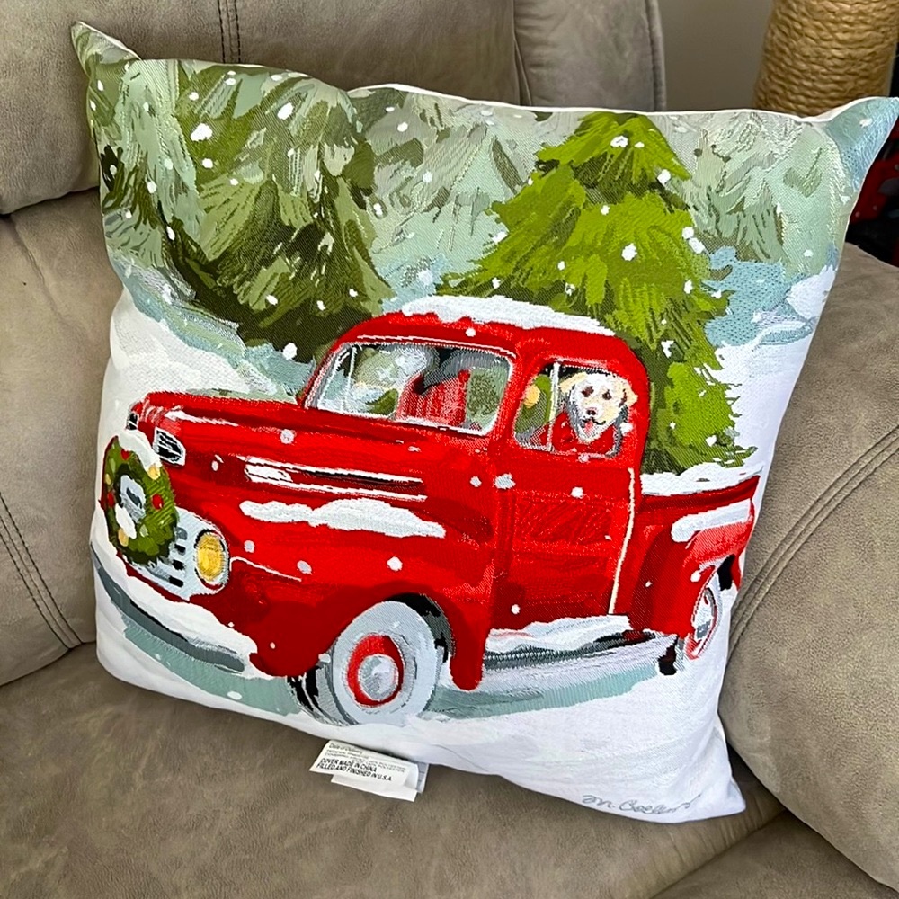 🔴 CLEARANCE🔖 NWT🎄 KOHLS 18x18 CHERRY RED TRUCK DOG WREATH CHRISTMAS THROW PILLOW